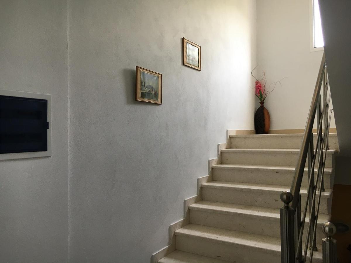 Villa Olivia Grove ฮีมาเรอ ภายนอก รูปภาพ
